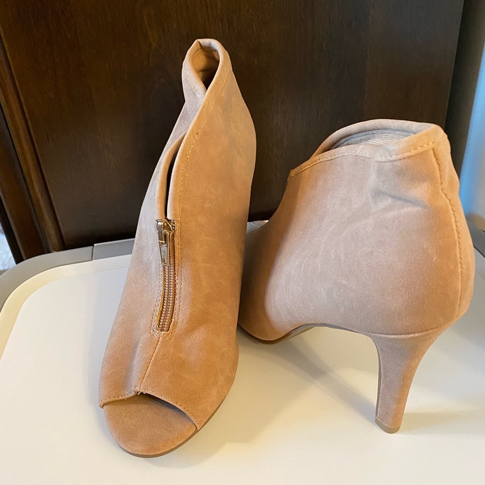 Cushion Walk, Tan Suede heel shoes